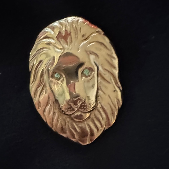Vintage Gold Lion Head Pin with Emerald Eyes - Picture 2 of 5